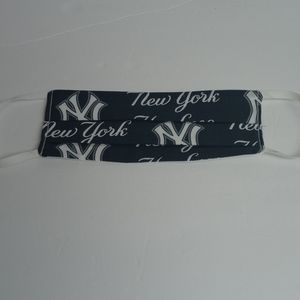 New York Yankees pleated face mask w/ e…